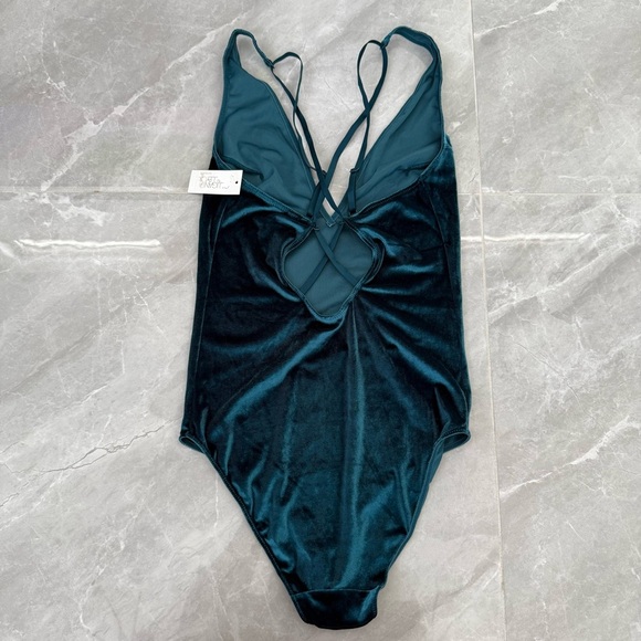 Women’s Gilligan & O’Malley Intimates Velvet Deep V-Neck Strappy Bodysuit Medium - Picture 7 of 16